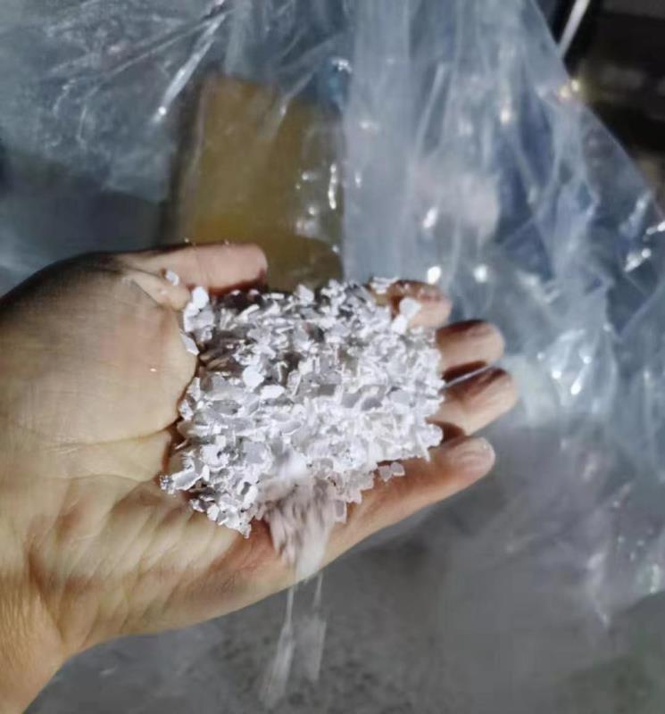 氯化鈣二水片實物圖